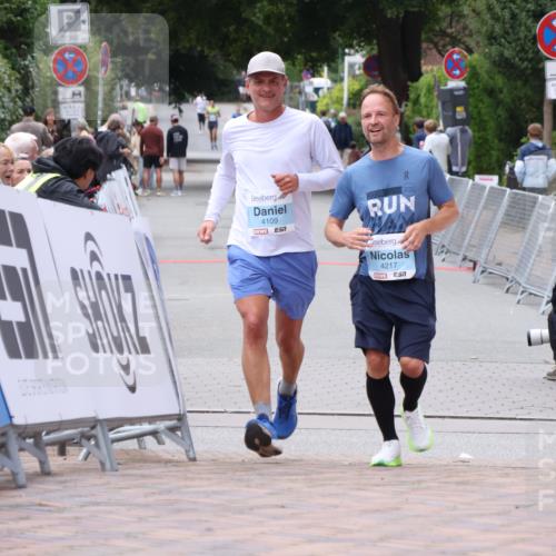 30.08.2026 - Blankeneser Heldenlauf Lena Gebhardt http://msf.ph/oto/10066615 30.08.2026 12:57:33 Ziel 4109, 4217, 4436 meine-sportfotos.de