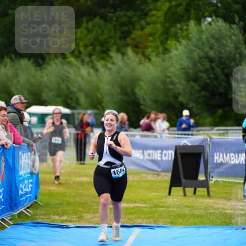 30.08.2026 - Elbe Triathlon Hamburg LAZAROV Photography http://msf.ph/oto/10066650 30.08.2026 12:19:36 Ziel 1504, 1623, 1694 meine-sportfotos.de