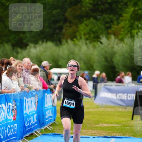 30.08.2026 - Elbe Triathlon Hamburg LAZAROV Photography http://msf.ph/oto/10066692 30.08.2026 12:19:43 Ziel 1694 meine-sportfotos.de