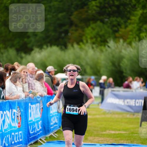 30.08.2026 - Elbe Triathlon Hamburg LAZAROV Photography http://msf.ph/oto/10066695 30.08.2026 12:19:43 Ziel 1694 meine-sportfotos.de