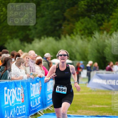 30.08.2026 - Elbe Triathlon Hamburg LAZAROV Photography http://msf.ph/oto/10066700 30.08.2026 12:19:43 Ziel 1694 meine-sportfotos.de
