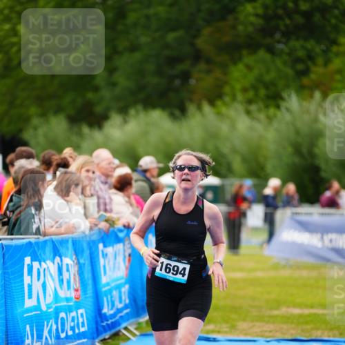 30.08.2026 - Elbe Triathlon Hamburg LAZAROV Photography http://msf.ph/oto/10066702 30.08.2026 12:19:43 Ziel 1694 meine-sportfotos.de