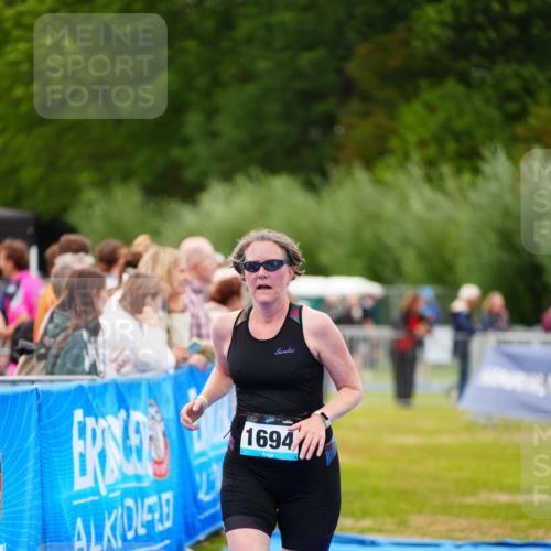 30.08.2026 - Elbe Triathlon Hamburg LAZAROV Photography http://msf.ph/oto/10066708 30.08.2026 12:19:44 Ziel 1694 meine-sportfotos.de