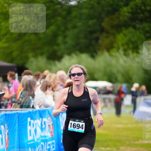 30.08.2026 - Elbe Triathlon Hamburg LAZAROV Photography http://msf.ph/oto/10066709 30.08.2026 12:19:44 Ziel 1694 meine-sportfotos.de
