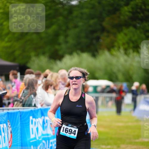 30.08.2026 - Elbe Triathlon Hamburg LAZAROV Photography http://msf.ph/oto/10066711 30.08.2026 12:19:44 Ziel 1694 meine-sportfotos.de