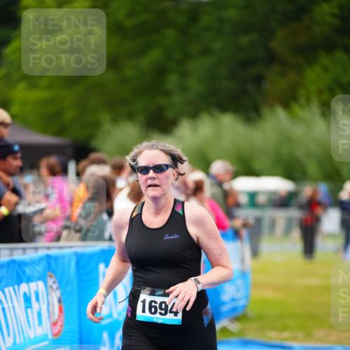 30.08.2026 - Elbe Triathlon Hamburg LAZAROV Photography http://msf.ph/oto/10066713 30.08.2026 12:19:45 Ziel 1694 meine-sportfotos.de