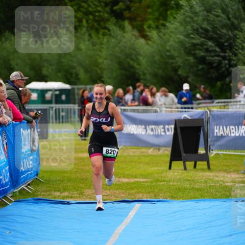 30.08.2026 - Elbe Triathlon Hamburg LAZAROV Photography http://msf.ph/oto/10066723 30.08.2026 12:19:55 Ziel 820 meine-sportfotos.de