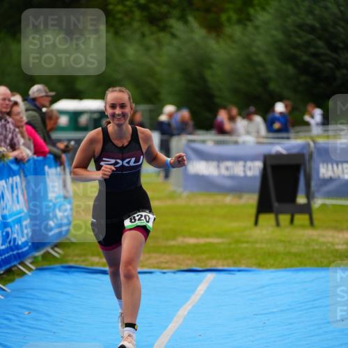 30.08.2026 - Elbe Triathlon Hamburg LAZAROV Photography http://msf.ph/oto/10066734 30.08.2026 12:19:57 Ziel 820 meine-sportfotos.de