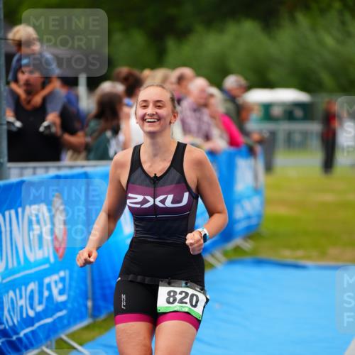 30.08.2026 - Elbe Triathlon Hamburg LAZAROV Photography http://msf.ph/oto/10066754 30.08.2026 12:19:58 Ziel 820 meine-sportfotos.de