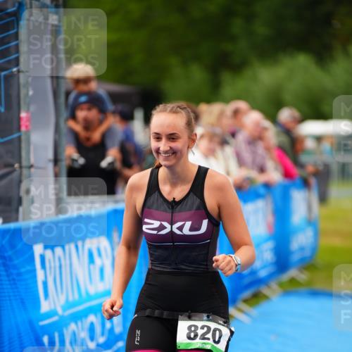 30.08.2026 - Elbe Triathlon Hamburg LAZAROV Photography http://msf.ph/oto/10066759 30.08.2026 12:19:59 Ziel 820 meine-sportfotos.de