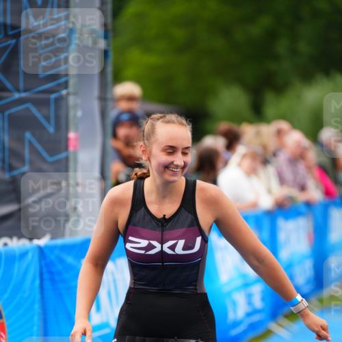 30.08.2026 - Elbe Triathlon Hamburg LAZAROV Photography http://msf.ph/oto/10066762 30.08.2026 12:19:59 Ziel 820 meine-sportfotos.de