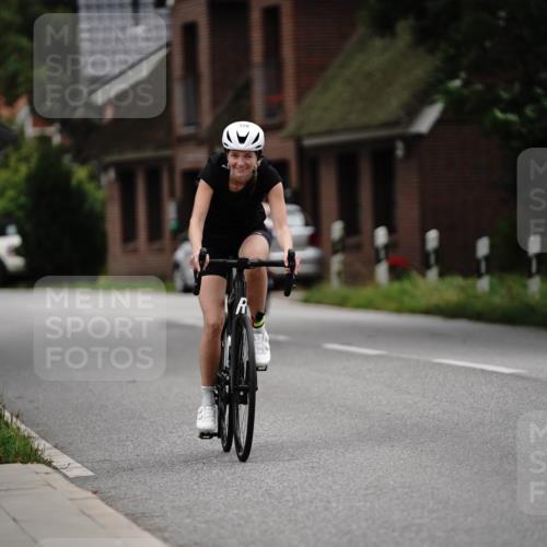 30.08.2026 - Elbe Triathlon Hamburg Michael Burmester http://msf.ph/oto/10066815 30.08.2026 15:29:12 Radfahren  meine-sportfotos.de