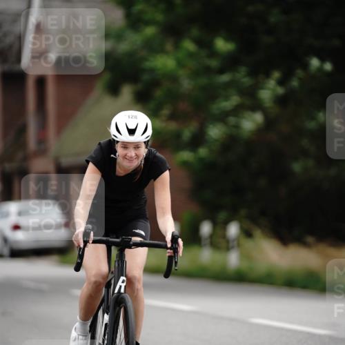 30.08.2026 - Elbe Triathlon Hamburg Michael Burmester http://msf.ph/oto/10066821 30.08.2026 15:29:13 Radfahren  meine-sportfotos.de