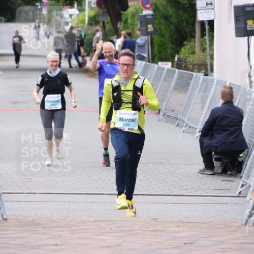 30.08.2026 - Blankeneser Heldenlauf Lena Gebhardt http://msf.ph/oto/10066824 30.08.2026 12:59:25 Ziel 4250 meine-sportfotos.de