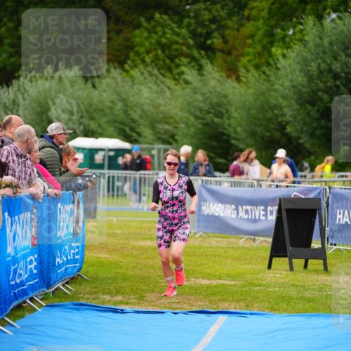 30.08.2026 - Elbe Triathlon Hamburg LAZAROV Photography http://msf.ph/oto/10066902 30.08.2026 12:21:02 Ziel 1673 meine-sportfotos.de