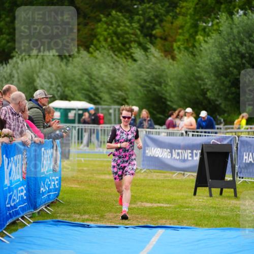 30.08.2026 - Elbe Triathlon Hamburg LAZAROV Photography http://msf.ph/oto/10066905 30.08.2026 12:21:02 Ziel 1673 meine-sportfotos.de
