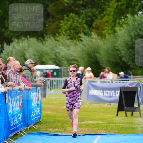 30.08.2026 - Elbe Triathlon Hamburg LAZAROV Photography http://msf.ph/oto/10066907 30.08.2026 12:21:03 Ziel 1673 meine-sportfotos.de