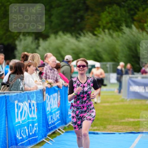 30.08.2026 - Elbe Triathlon Hamburg LAZAROV Photography http://msf.ph/oto/10066924 30.08.2026 12:21:05 Ziel 1673 meine-sportfotos.de