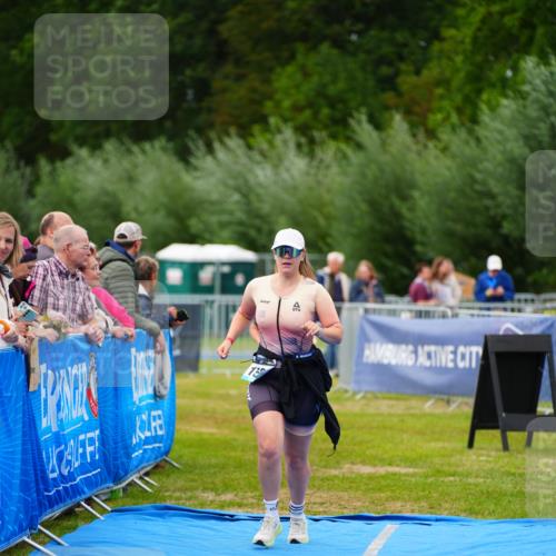 30.08.2026 - Elbe Triathlon Hamburg LAZAROV Photography http://msf.ph/oto/10066935 30.08.2026 12:21:11 Ziel 1600 meine-sportfotos.de
