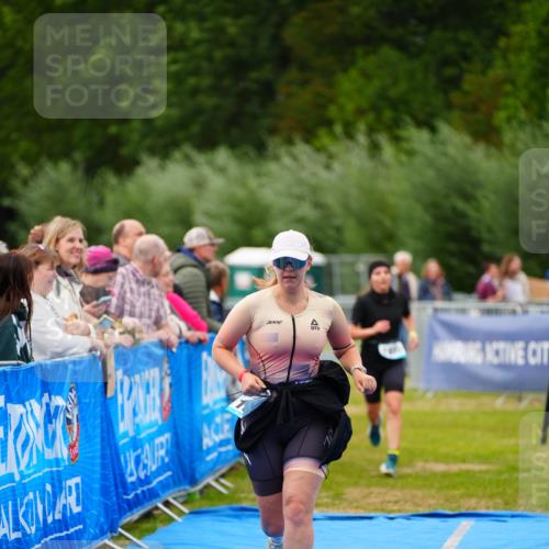 30.08.2026 - Elbe Triathlon Hamburg LAZAROV Photography http://msf.ph/oto/10066938 30.08.2026 12:21:13 Ziel 1600 meine-sportfotos.de
