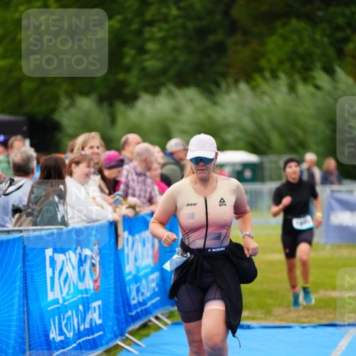 30.08.2026 - Elbe Triathlon Hamburg LAZAROV Photography http://msf.ph/oto/10066941 30.08.2026 12:21:13 Ziel 1600 meine-sportfotos.de