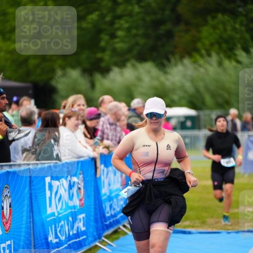 30.08.2026 - Elbe Triathlon Hamburg LAZAROV Photography http://msf.ph/oto/10066944 30.08.2026 12:21:13 Ziel 1600 meine-sportfotos.de