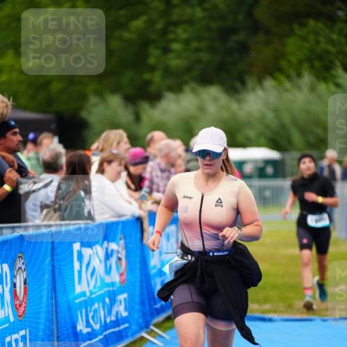 30.08.2026 - Elbe Triathlon Hamburg LAZAROV Photography http://msf.ph/oto/10066946 30.08.2026 12:21:14 Ziel 1600 meine-sportfotos.de