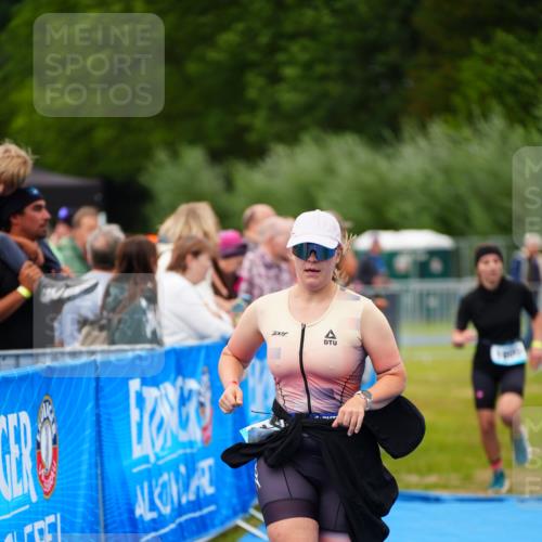 30.08.2026 - Elbe Triathlon Hamburg LAZAROV Photography http://msf.ph/oto/10066950 30.08.2026 12:21:14 Ziel 1600 meine-sportfotos.de