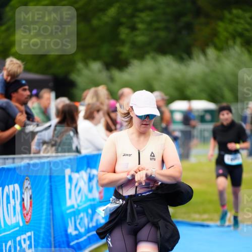 30.08.2026 - Elbe Triathlon Hamburg LAZAROV Photography http://msf.ph/oto/10066956 30.08.2026 12:21:14 Ziel 1600 meine-sportfotos.de