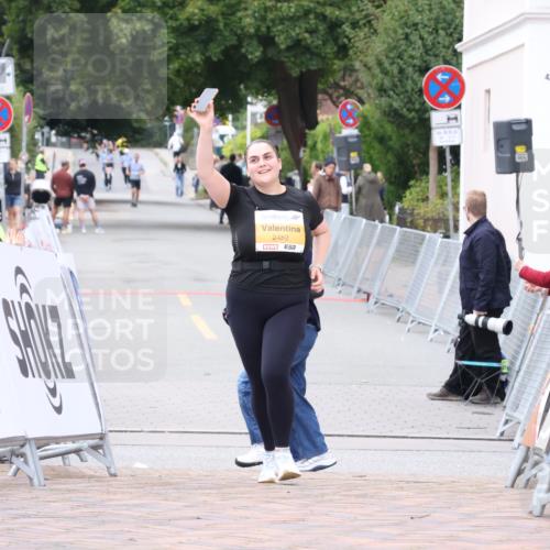 30.08.2026 - Blankeneser Heldenlauf Lena Gebhardt http://msf.ph/oto/10066957 30.08.2026 12:59:56 Ziel  meine-sportfotos.de