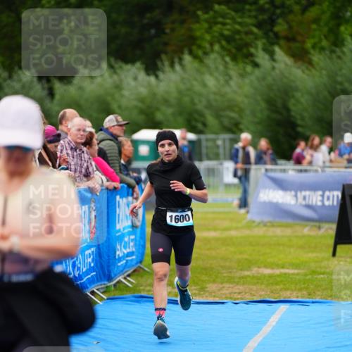 30.08.2026 - Elbe Triathlon Hamburg LAZAROV Photography http://msf.ph/oto/10066960 30.08.2026 12:21:15 Ziel 1600 meine-sportfotos.de