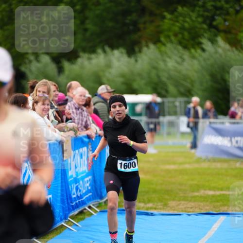30.08.2026 - Elbe Triathlon Hamburg LAZAROV Photography http://msf.ph/oto/10066963 30.08.2026 12:21:16 Ziel 1600 meine-sportfotos.de