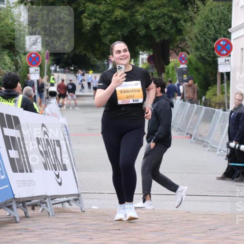 30.08.2026 - Blankeneser Heldenlauf Lena Gebhardt http://msf.ph/oto/10066965 30.08.2026 12:59:58 Ziel 2452 meine-sportfotos.de