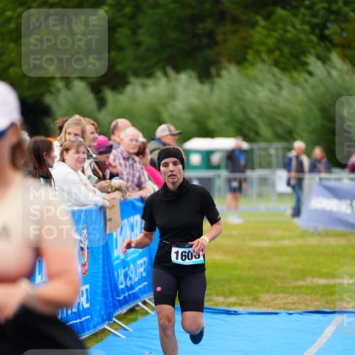 30.08.2026 - Elbe Triathlon Hamburg LAZAROV Photography http://msf.ph/oto/10066967 30.08.2026 12:21:16 Ziel 1600 meine-sportfotos.de