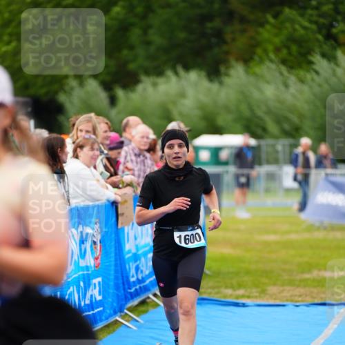 30.08.2026 - Elbe Triathlon Hamburg LAZAROV Photography http://msf.ph/oto/10066969 30.08.2026 12:21:16 Ziel 1600 meine-sportfotos.de
