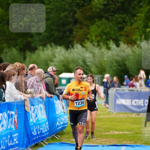 30.08.2026 - Elbe Triathlon Hamburg LAZAROV Photography http://msf.ph/oto/10066990 30.08.2026 12:21:42 Ziel 1235, 1519, 1546 meine-sportfotos.de