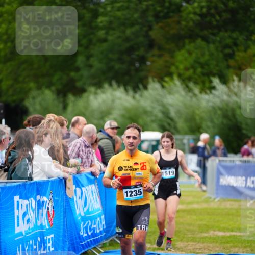 30.08.2026 - Elbe Triathlon Hamburg LAZAROV Photography http://msf.ph/oto/10066994 30.08.2026 12:21:42 Ziel 1235, 1519, 1546 meine-sportfotos.de