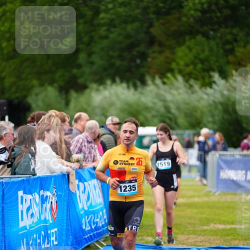 30.08.2026 - Elbe Triathlon Hamburg LAZAROV Photography http://msf.ph/oto/10066997 30.08.2026 12:21:42 Ziel 1235, 1519, 1546 meine-sportfotos.de