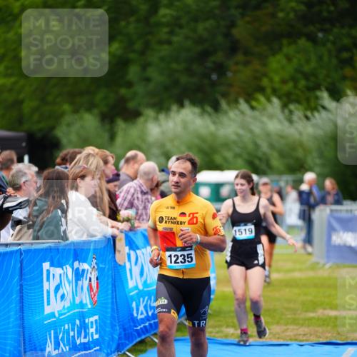 30.08.2026 - Elbe Triathlon Hamburg LAZAROV Photography http://msf.ph/oto/10067000 30.08.2026 12:21:43 Ziel 1235, 1519, 1546 meine-sportfotos.de