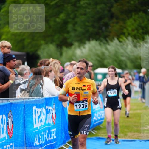 30.08.2026 - Elbe Triathlon Hamburg LAZAROV Photography http://msf.ph/oto/10067006 30.08.2026 12:21:43 Ziel 1235, 1519, 1546 meine-sportfotos.de