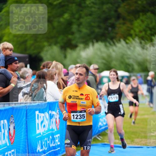 30.08.2026 - Elbe Triathlon Hamburg LAZAROV Photography http://msf.ph/oto/10067010 30.08.2026 12:21:43 Ziel 1235, 1519, 1546 meine-sportfotos.de