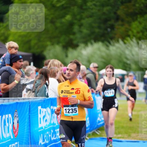 30.08.2026 - Elbe Triathlon Hamburg LAZAROV Photography http://msf.ph/oto/10067012 30.08.2026 12:21:43 Ziel 1235, 1519, 1546 meine-sportfotos.de