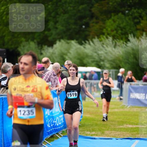 30.08.2026 - Elbe Triathlon Hamburg LAZAROV Photography http://msf.ph/oto/10067015 30.08.2026 12:21:44 Ziel 1235, 1519, 1546 meine-sportfotos.de