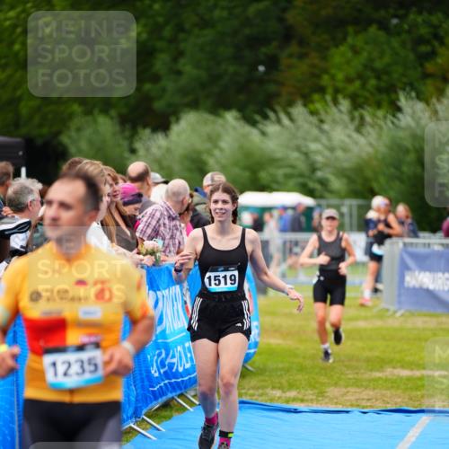30.08.2026 - Elbe Triathlon Hamburg LAZAROV Photography http://msf.ph/oto/10067019 30.08.2026 12:21:44 Ziel 1235, 1519, 1546 meine-sportfotos.de