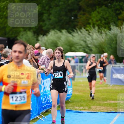 30.08.2026 - Elbe Triathlon Hamburg LAZAROV Photography http://msf.ph/oto/10067022 30.08.2026 12:21:44 Ziel 1235, 1519, 1546 meine-sportfotos.de