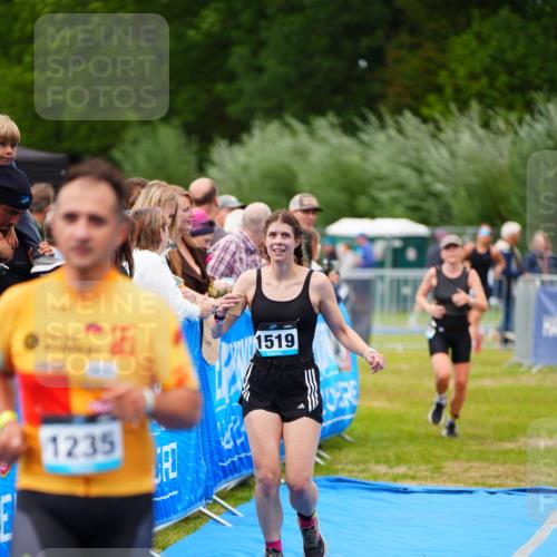 30.08.2026 - Elbe Triathlon Hamburg LAZAROV Photography http://msf.ph/oto/10067025 30.08.2026 12:21:45 Ziel 1235, 1519, 1546 meine-sportfotos.de