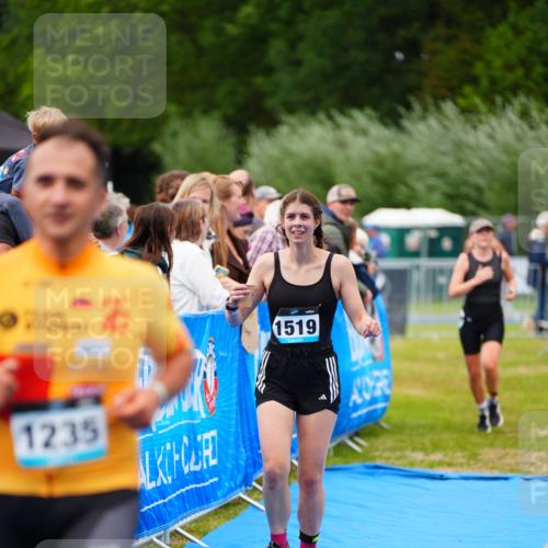 30.08.2026 - Elbe Triathlon Hamburg LAZAROV Photography http://msf.ph/oto/10067032 30.08.2026 12:21:45 Ziel 1235, 1519, 1546 meine-sportfotos.de