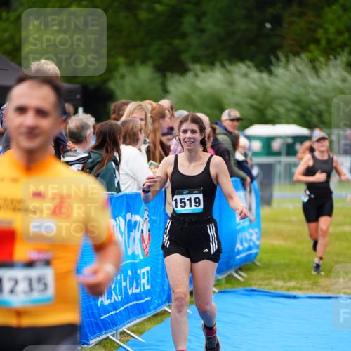30.08.2026 - Elbe Triathlon Hamburg LAZAROV Photography http://msf.ph/oto/10067035 30.08.2026 12:21:45 Ziel 1235, 1519, 1546 meine-sportfotos.de