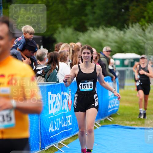 30.08.2026 - Elbe Triathlon Hamburg LAZAROV Photography http://msf.ph/oto/10067039 30.08.2026 12:21:45 Ziel 1235, 1519, 1546 meine-sportfotos.de