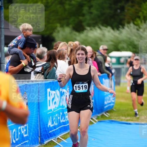 30.08.2026 - Elbe Triathlon Hamburg LAZAROV Photography http://msf.ph/oto/10067042 30.08.2026 12:21:46 Ziel 1235, 1519, 1546 meine-sportfotos.de